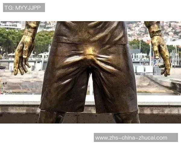 足球明星雕像搞笑视频大集合让你捧腹大笑的精彩瞬间回顾