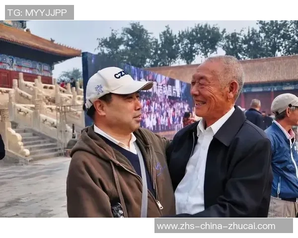 足球明星重温青春岁月与恩师深情对话感人视频分享